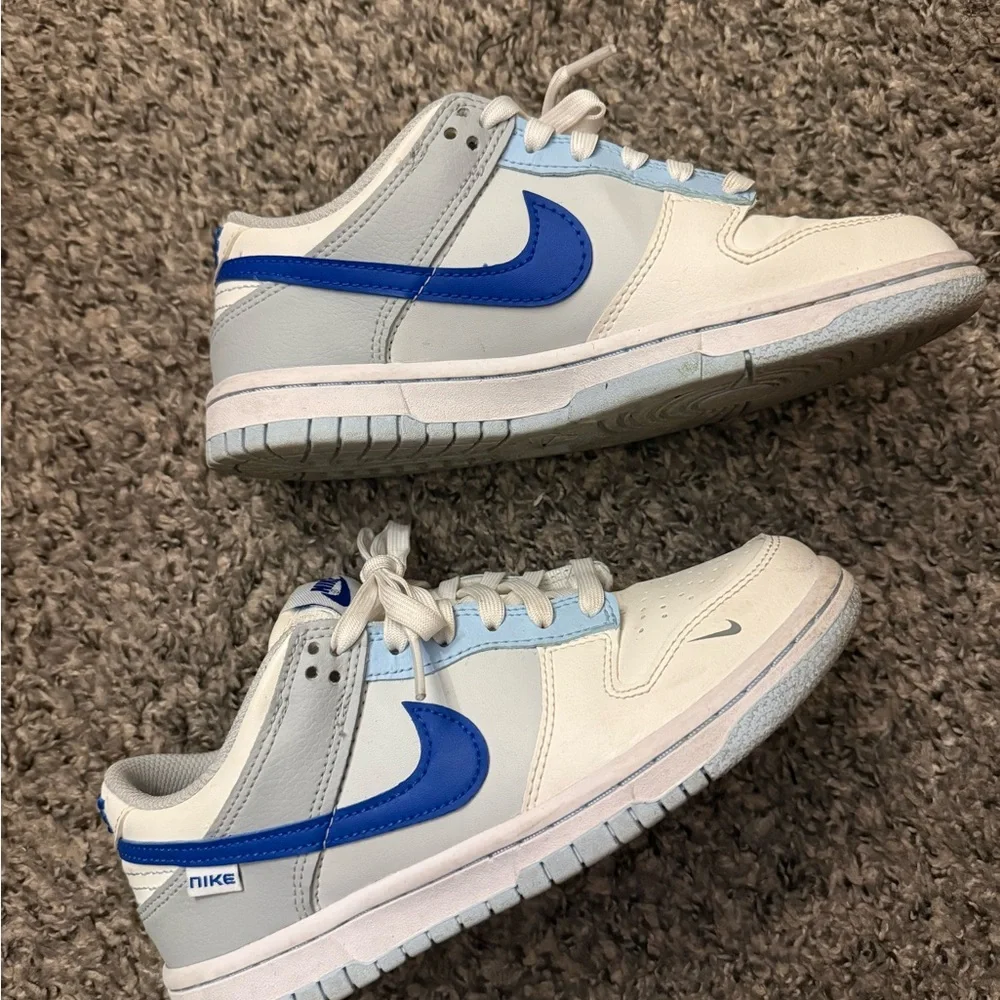 Nike Kids/Women Dunk Low Sneakers - White and Blue 4.5y - Picture 2 of 5